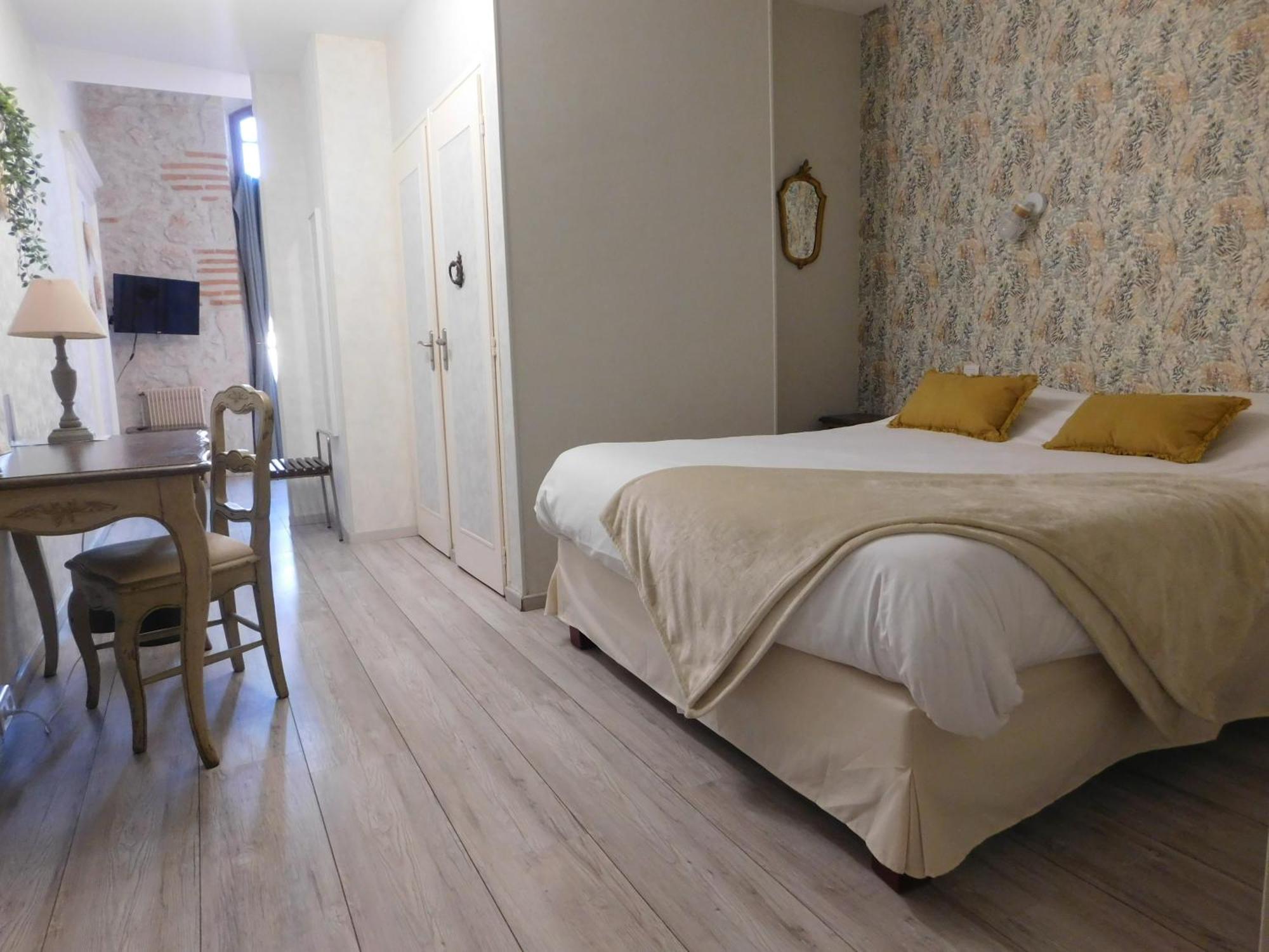 Logis Hotel Le Prince Noir Serignac-sur-Garonne Luaran gambar