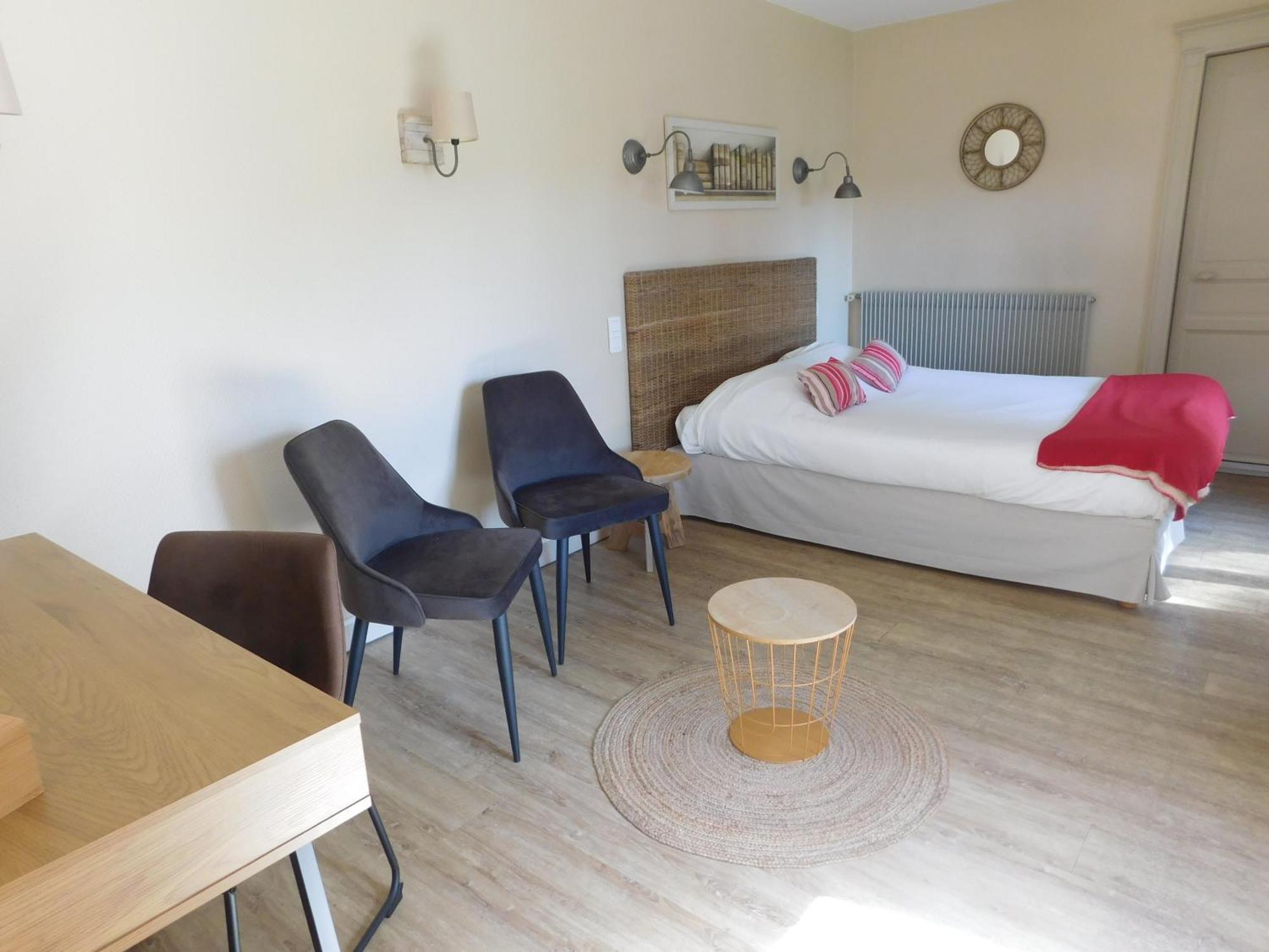 Logis Hotel Le Prince Noir Serignac-sur-Garonne Luaran gambar