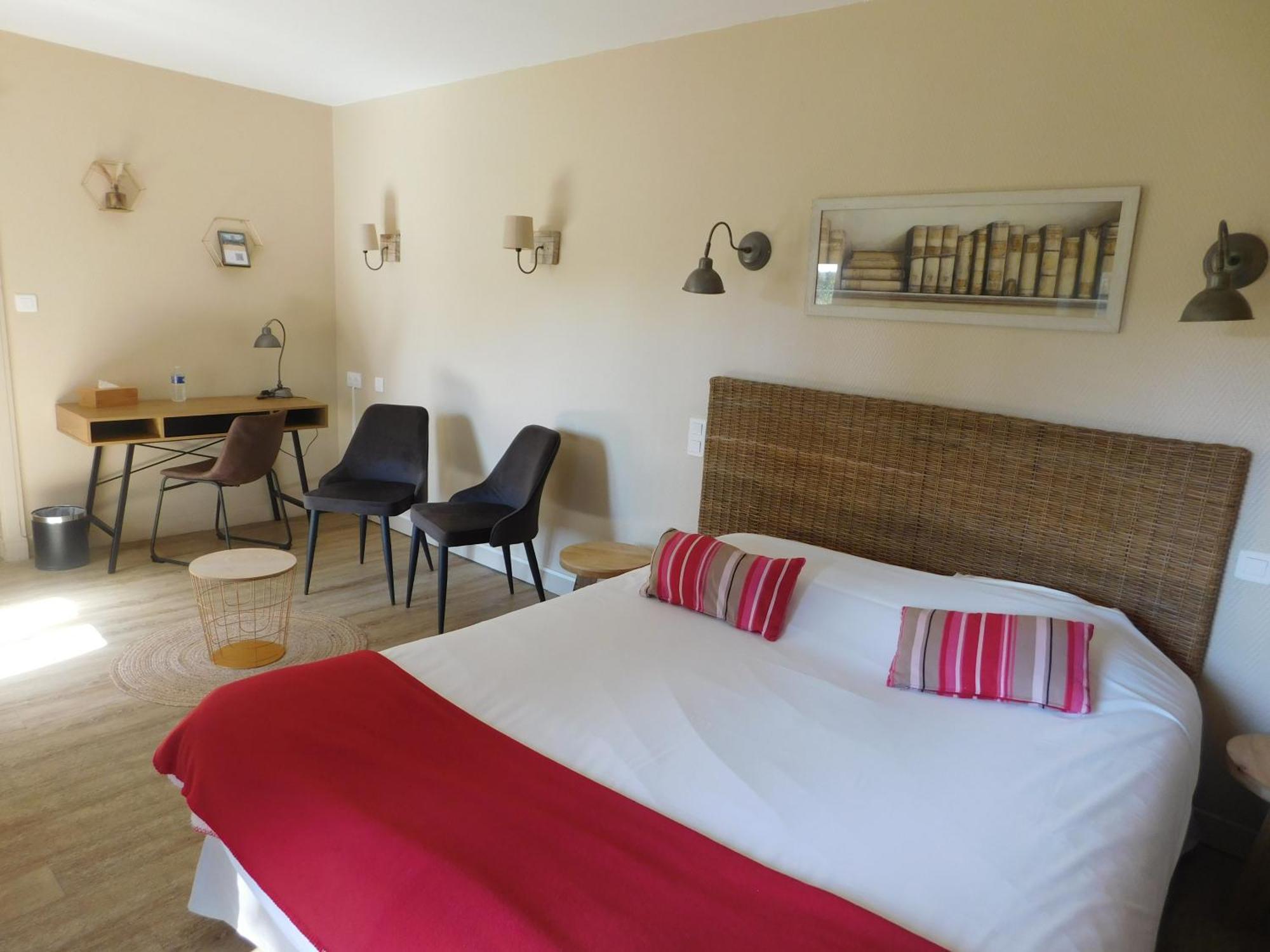 Logis Hotel Le Prince Noir Serignac-sur-Garonne Luaran gambar
