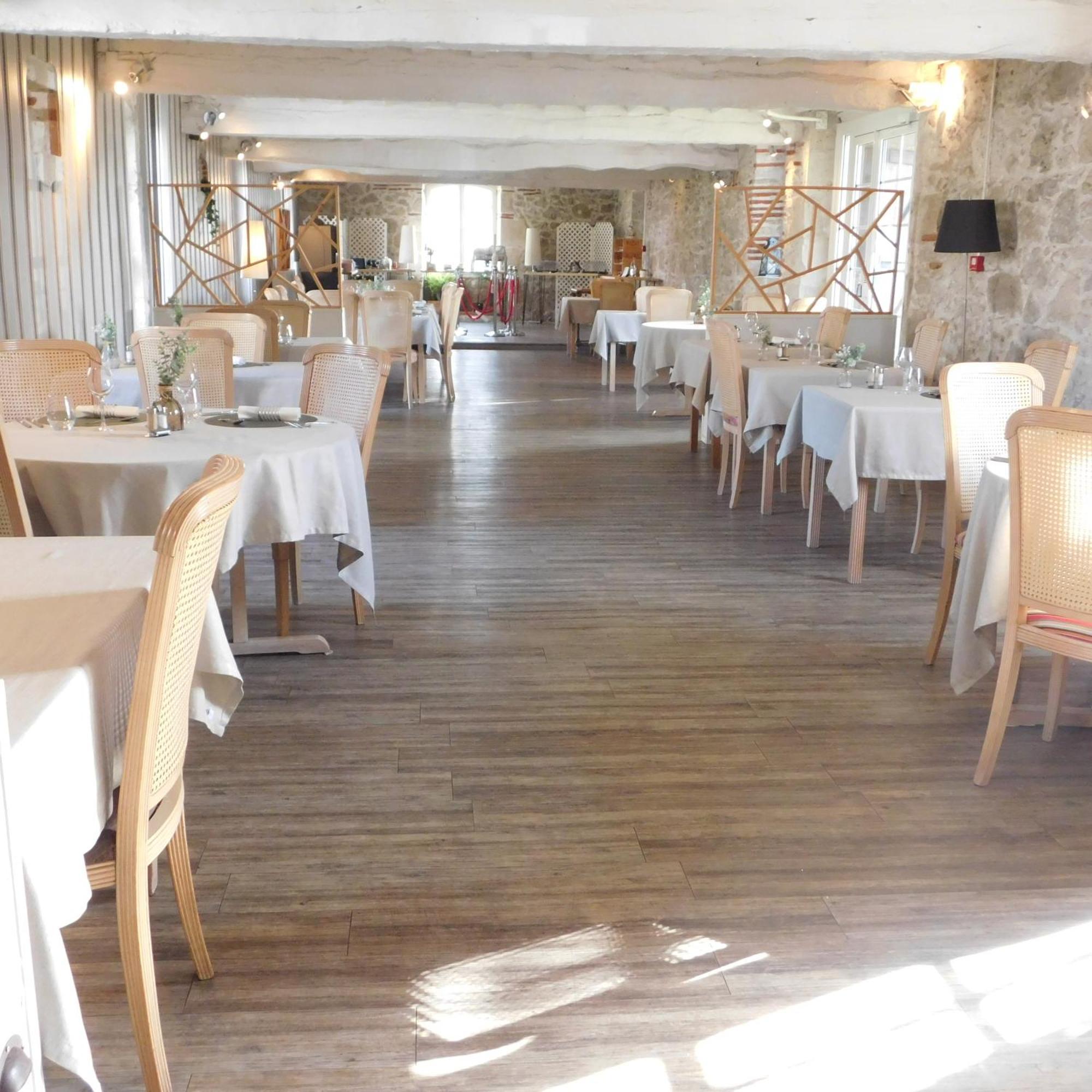 Logis Hotel Le Prince Noir Serignac-sur-Garonne Luaran gambar