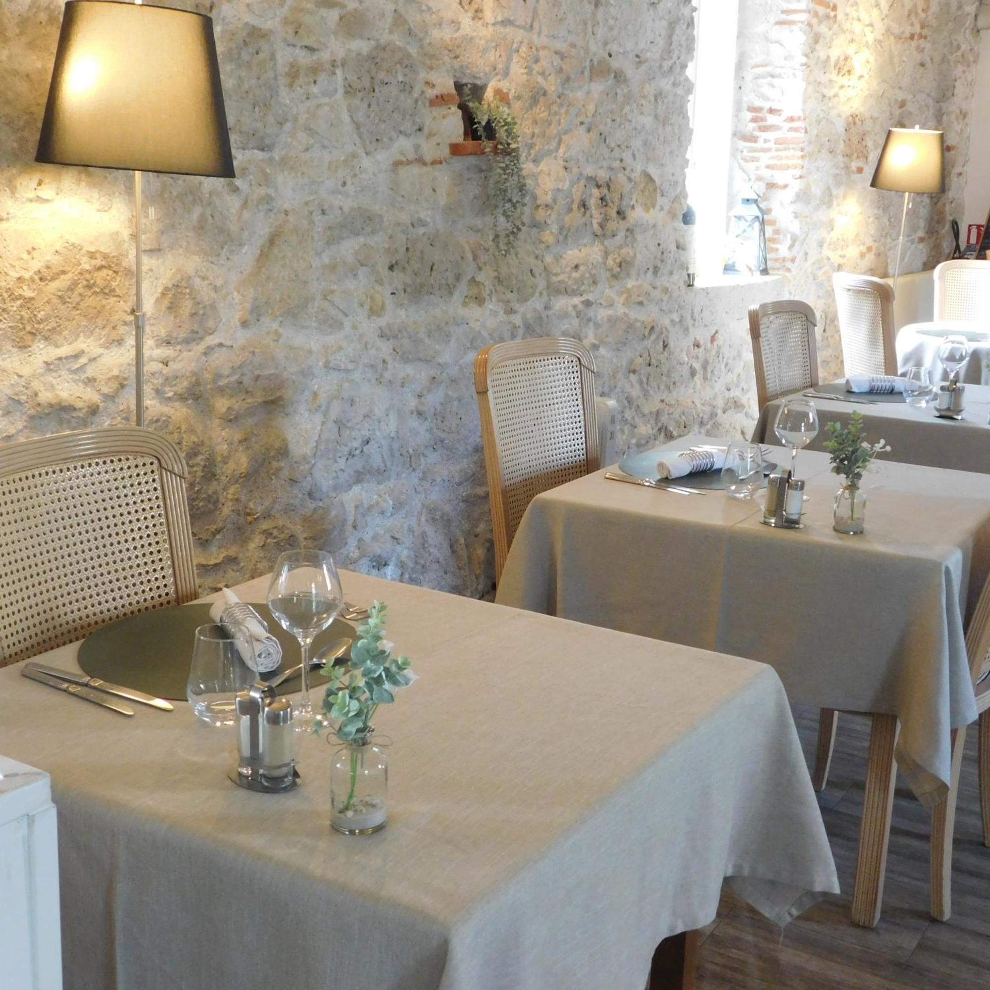 Logis Hotel Le Prince Noir Serignac-sur-Garonne Luaran gambar