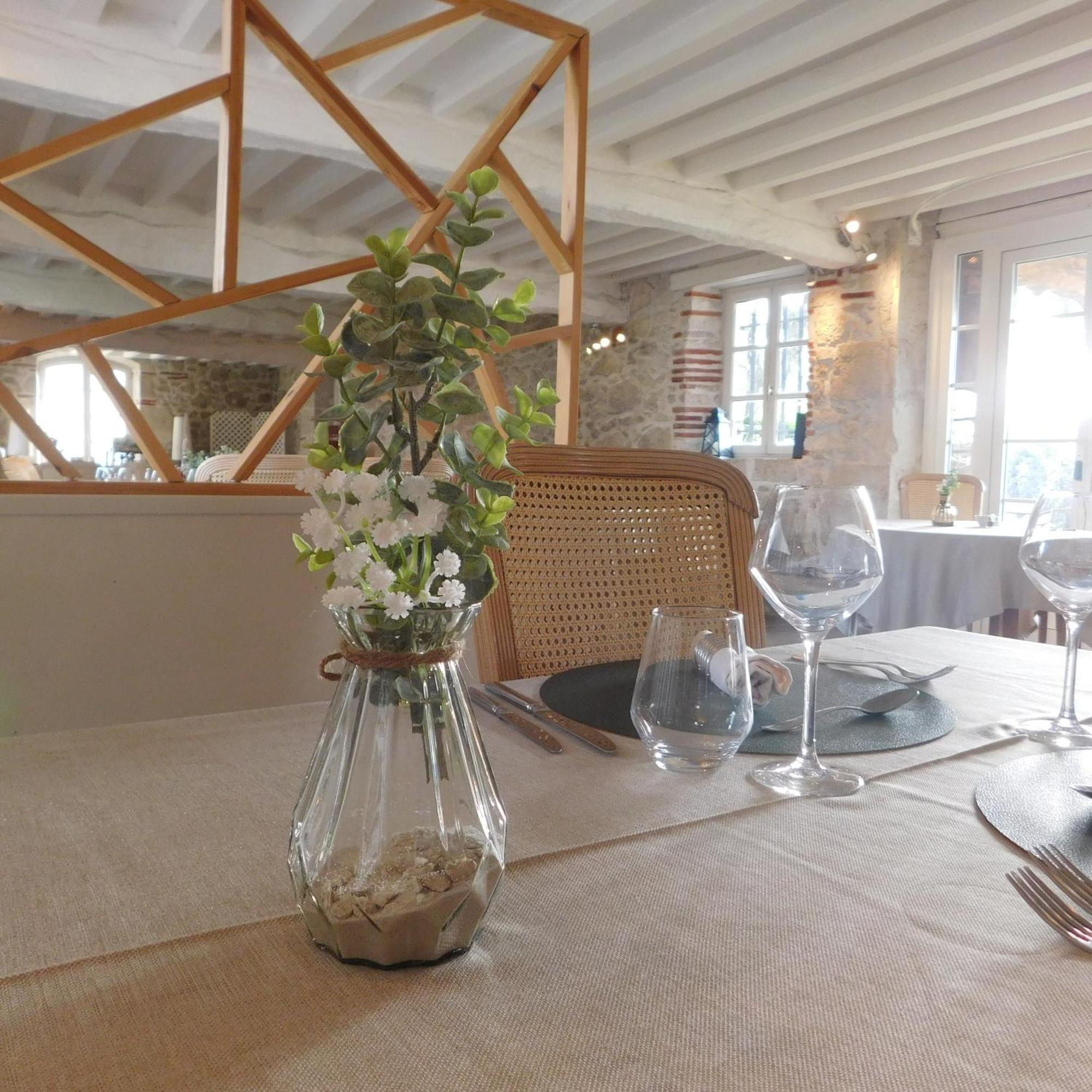 Logis Hotel Le Prince Noir Serignac-sur-Garonne Luaran gambar