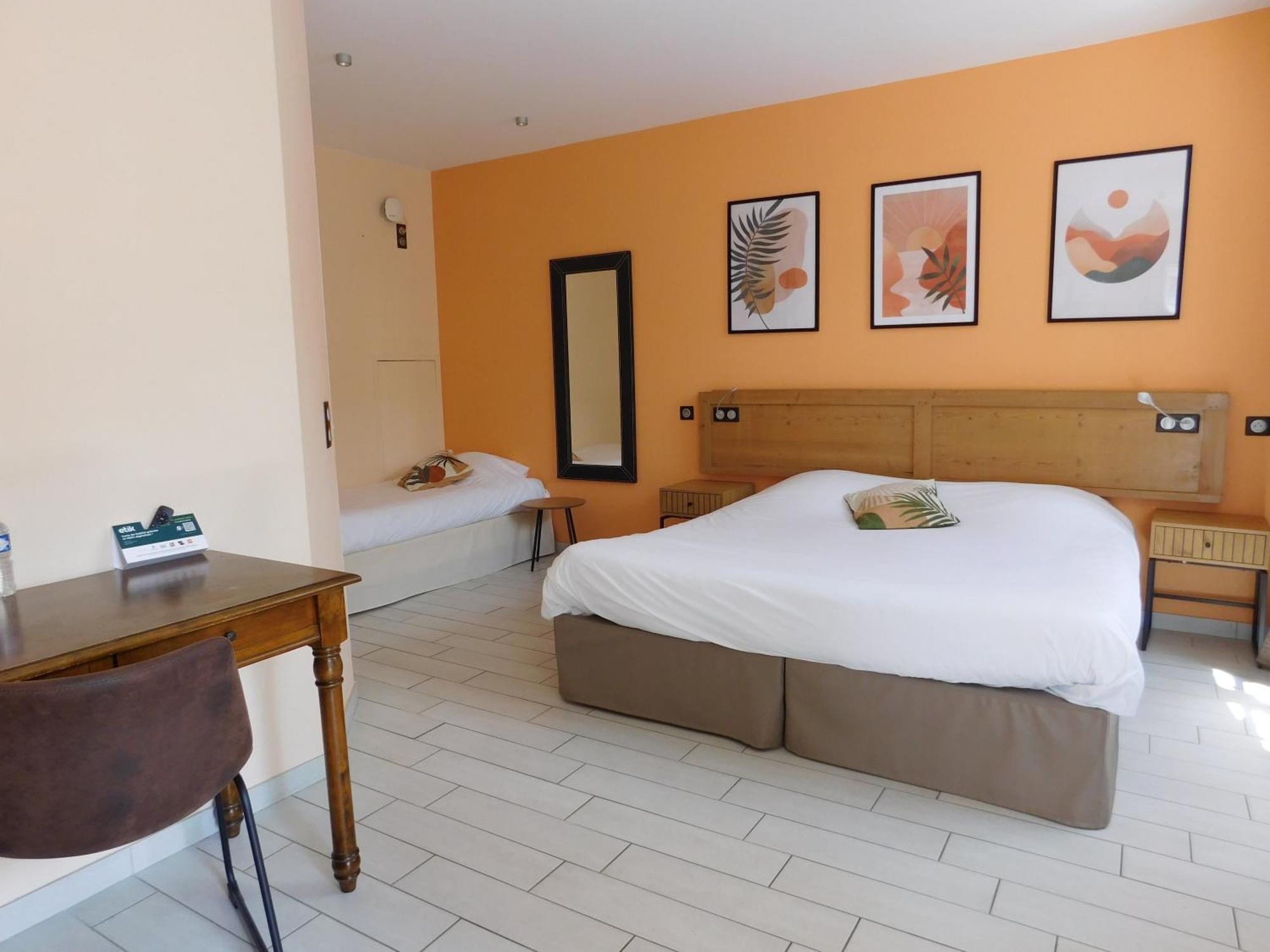 Logis Hotel Le Prince Noir Serignac-sur-Garonne Luaran gambar