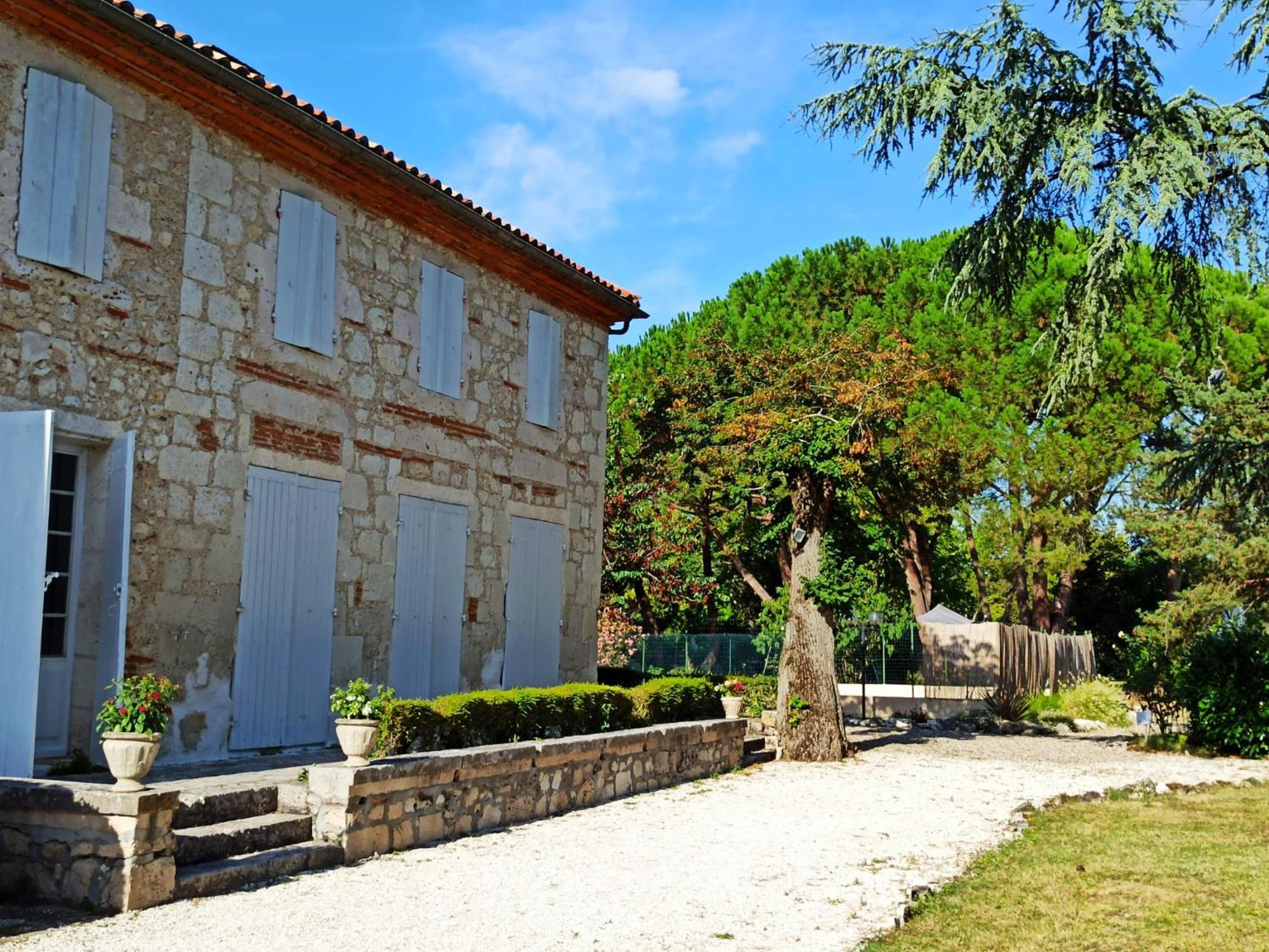 Logis Hotel Le Prince Noir Serignac-sur-Garonne Luaran gambar