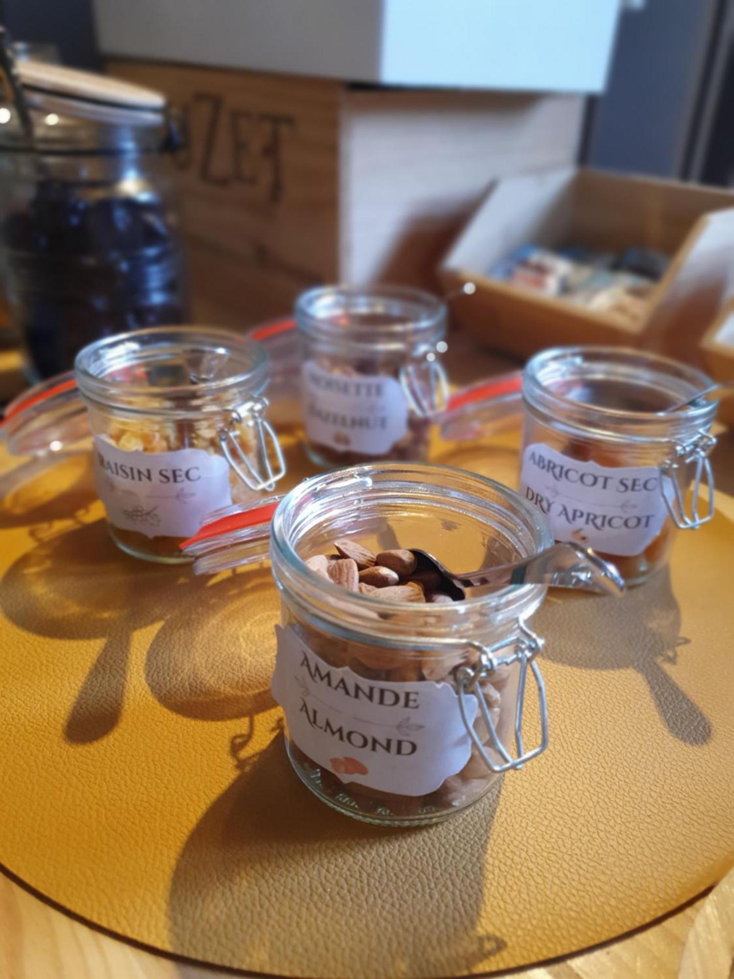 Logis Hotel Le Prince Noir Serignac-sur-Garonne Luaran gambar