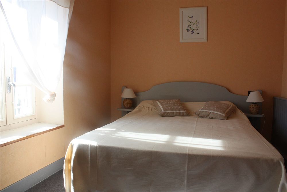 Logis Hotel Le Prince Noir Serignac-sur-Garonne Luaran gambar