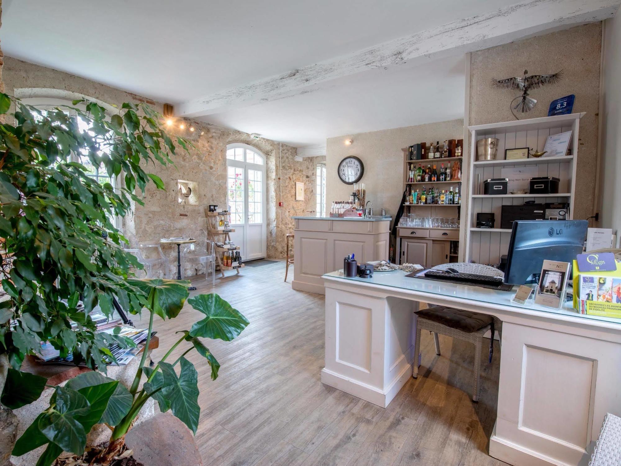 Logis Hotel Le Prince Noir Serignac-sur-Garonne Luaran gambar